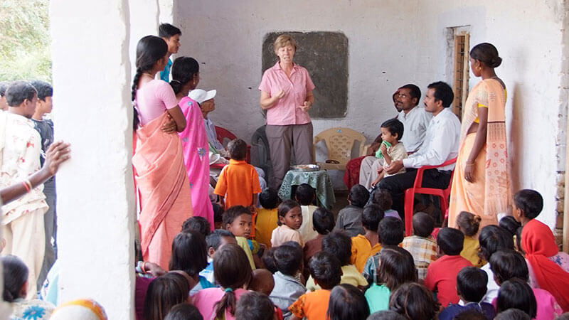 Bild aus Indien mit Kindern und Frau Frank Mast in bhatta